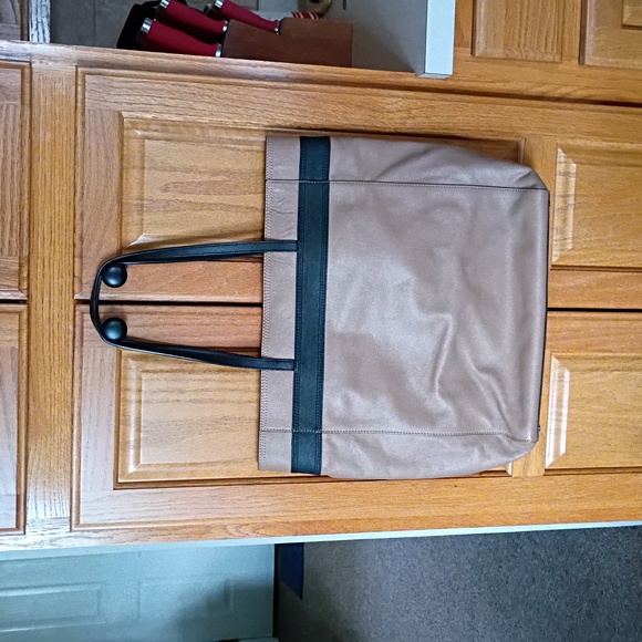 Kate Spade Primrose Hill ToteTan and Black  Bag - Picture 4 of 8